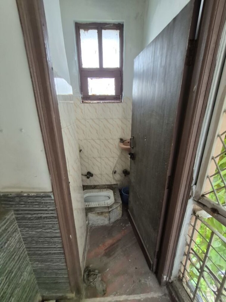 Washroom, mayur vihar 2.5 Bedroom 750 Sq.Ft. Builder Floor In Mayur Vihar Delhi 10724419