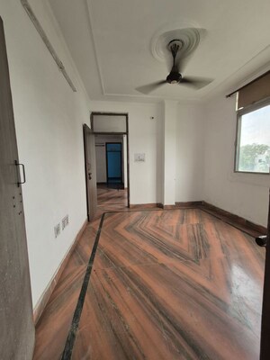 Master Bedroom in 2.5 BHK Builder Floor at Mayur Vihar – for Rent