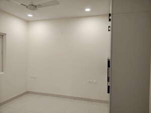 Room in 3 BHK Apartment at Prestige Beverly Hills, Kokapet – for Rent