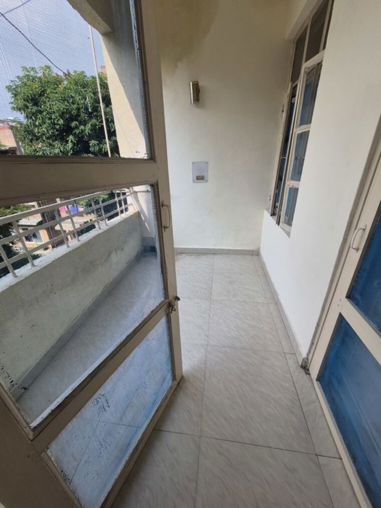 Balcony, mayur vihar 2.5 Bedroom 850 Sq.Ft. Apartment In Mayur Vihar Delhi 10724468