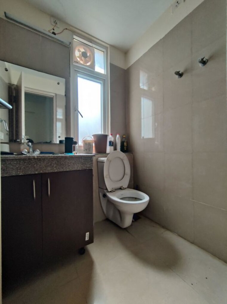 Bathroom, sector 21 3 Bedroom 1550 Sq.Ft. Builder Floor In Sector 21 Gurgaon 10724473