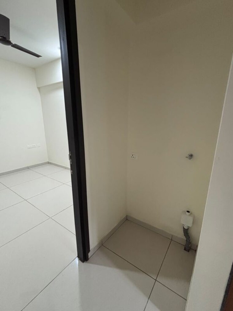 Bathroom, chandak-34-park-estate 2 Bedroom 617 Sq.Ft. Apartment In Goregaon West Mumbai 10724471