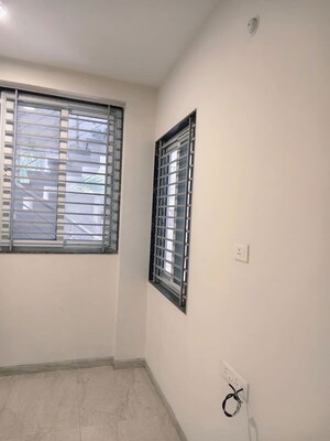 Room in 2 BHK Builder Floor at Super Corridor – for Rent