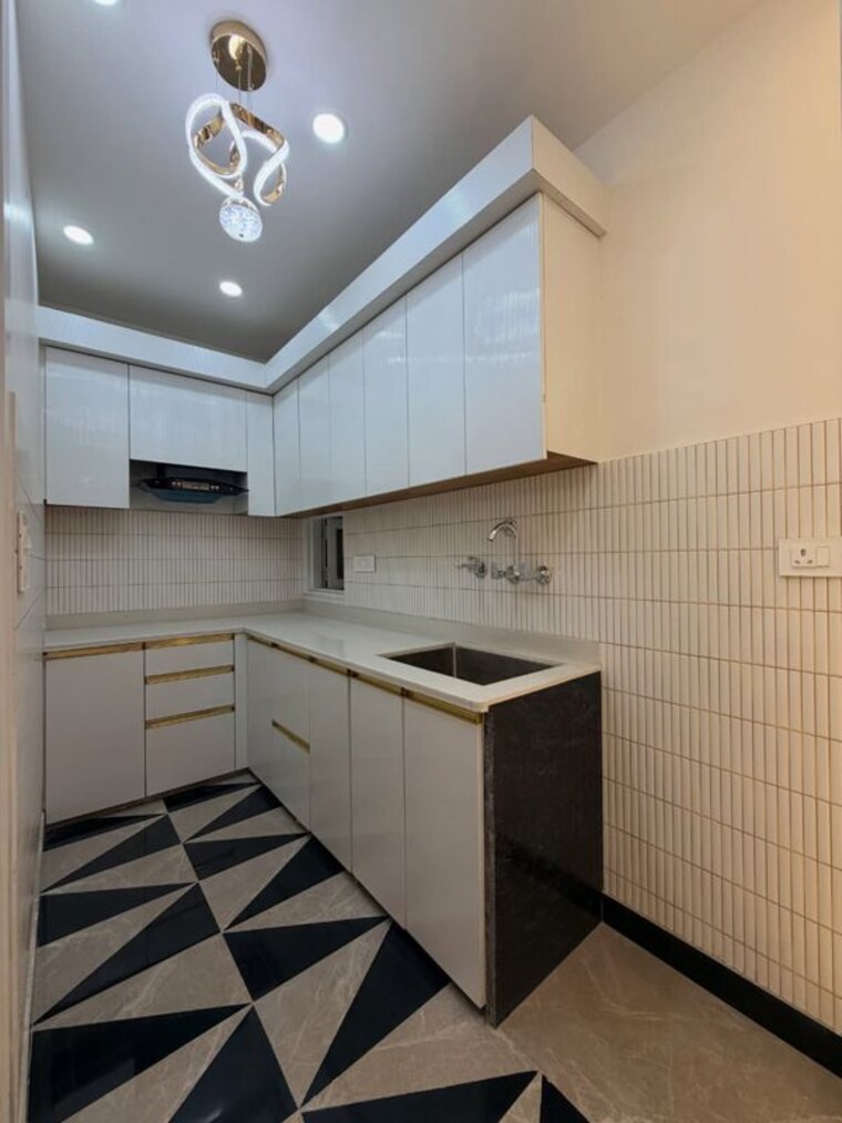 Kitchen, subzi mandi 2 Bedroom 55 Sq.Yd. Builder Floor In Subzi Mandi Delhi 10724492