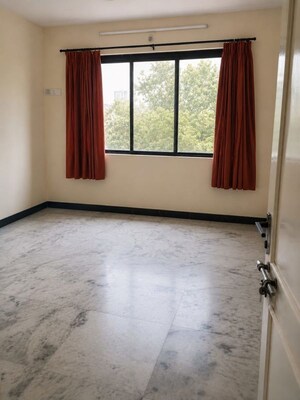 Room in 2.5 BHK Apartment at Rosa Gardenia, Ghodbunder Road – for Sale