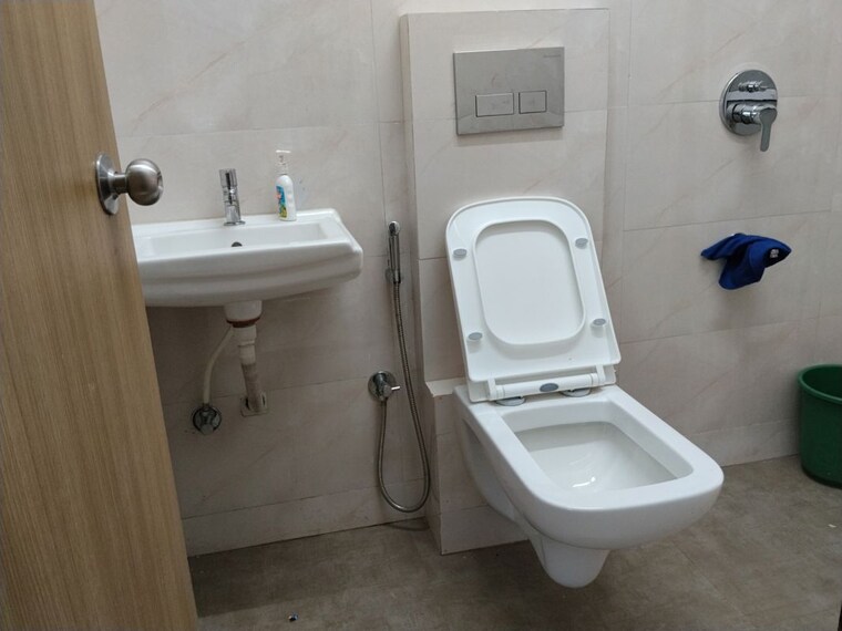 Bathroom, newlook-bhavya-elite 2 Bedroom 586 Sq.Ft. Apartment In Wadala Mumbai 10724483