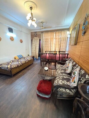 Living Room in 2.5 BHK Apartment at Amrapali Silicon City, Sector 76 – for Sale