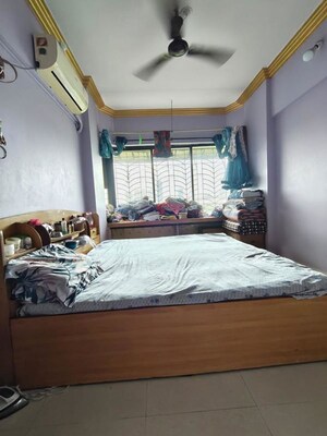 Bedroom in 2 BHK Apartment at Kandivali East – for Rent