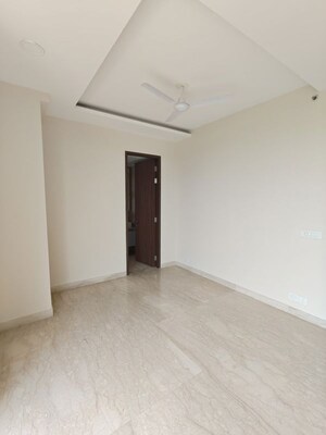 Room in 3.5 BHK Apartment at Ambience Tiverton, Sector 50 – for Rent