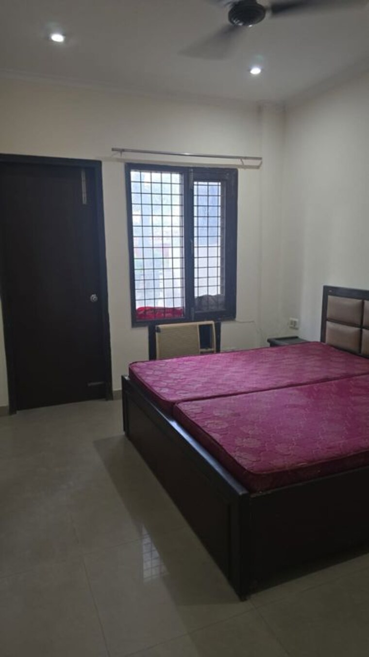 Bedroom, sushant lok i 3 Bedroom 250 Sq.Yd. Builder Floor In Sushant Lok I Gurgaon 10722819