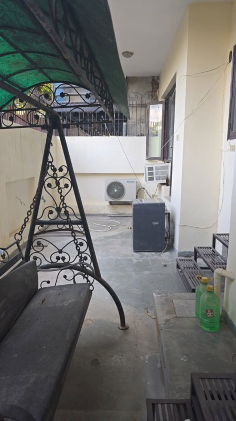 Other, sushant lok i 3 Bedroom 250 Sq.Yd. Builder Floor In Sushant Lok I Gurgaon 10722819