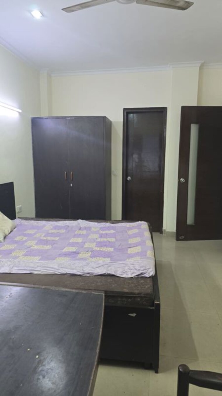 Bedroom, sushant lok i 3 Bedroom 250 Sq.Yd. Builder Floor In Sushant Lok I Gurgaon 10722819