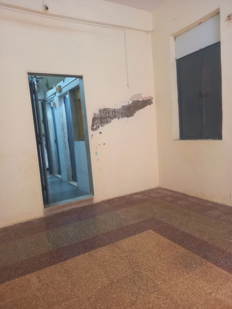 Room, dadar west 1 Bedroom 400 Sq.Ft. Apartment In Dadar West Mumbai 10724548