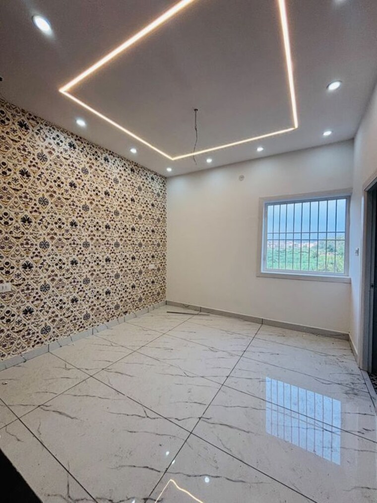 Room, sushma-capital 2 Bedroom 100 Sq.Yd. Builder Floor In Kishanpura Zirakpur 10724555