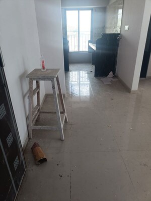 Room in 1 BHK Apartment at Malad West – for Sale