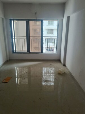 Room in 1 BHK Apartment at Malad West – for Sale