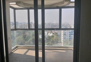 Room in 4 BHK Apartment at Kasturi The Balmoral Estate, Baner – for Rent