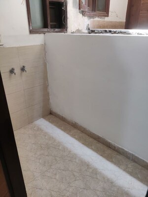 Room in 3 BHK Builder Floor at Motia Blue Ridge, Dhakoli – for Rent
