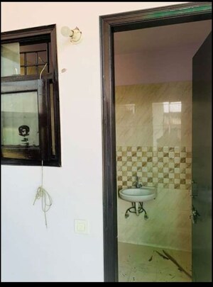 Room in 2 BHK Builder Floor at Sector 37 Greater Noida – for Rent