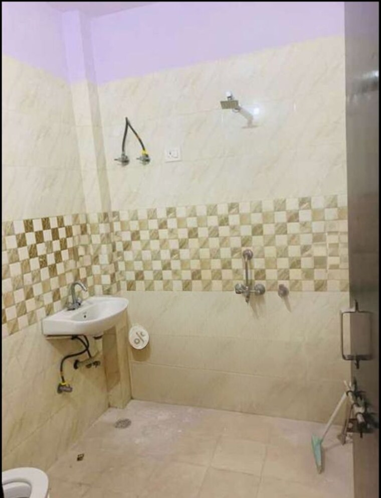 Bathroom, sector 37 greater noida 2 Bedroom 1290 Sq.Ft. Builder Floor In Sector 37 Greater Noida Greater Noida 10724594
