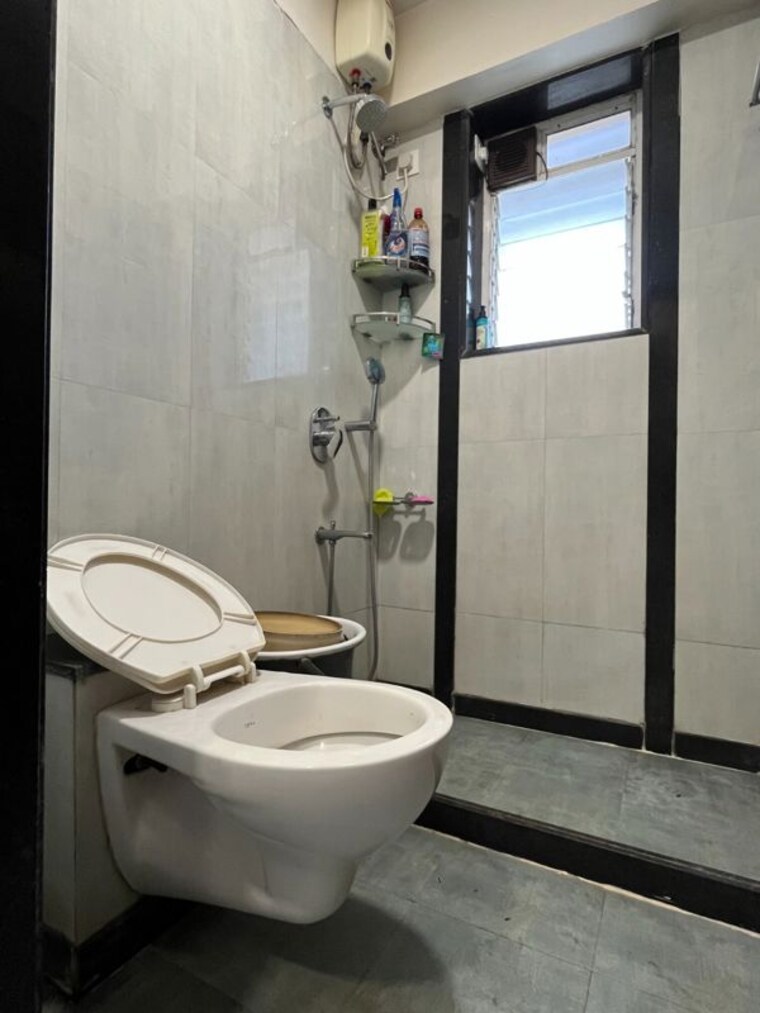 Bathroom, sindhi-society 1 Bedroom 410 Sq.Ft. Apartment In Chembur Mumbai 10724605