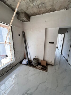 Room in 1 BHK Apartment at Malad West – for Sale
