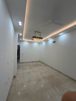 Room in 3 BHK Builder Floor at Chittaranjan Park – for Sale