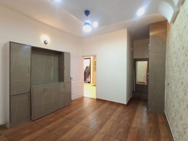 Room, sushma-capital 3 Bedroom 122 Sq.Yd. Builder Floor In Kishanpura Zirakpur 10724635