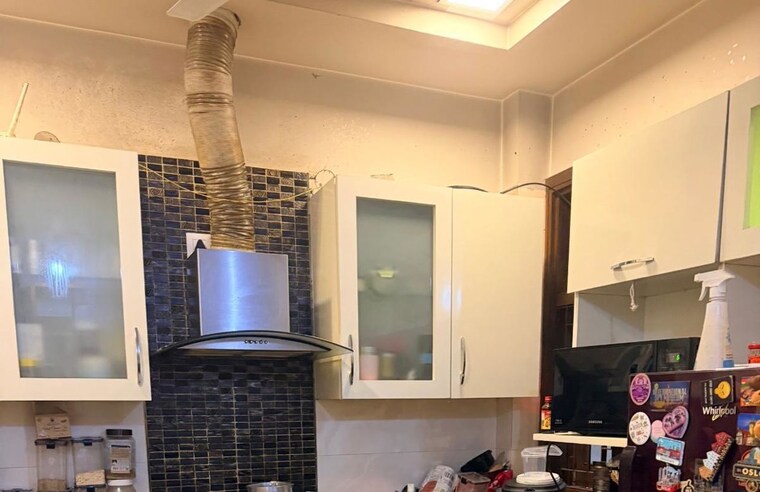 Kitchen, chittaranjan park 3 Bedroom 160 Sq.Yd. Builder Floor In Chittaranjan Park Delhi 10721749