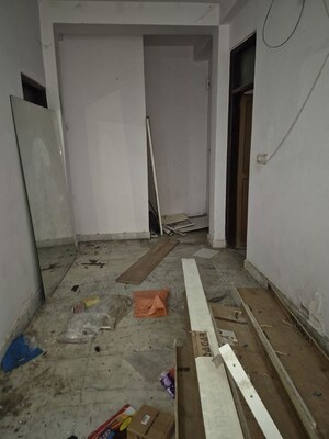  Shop For Rent in Mayur Vihar
