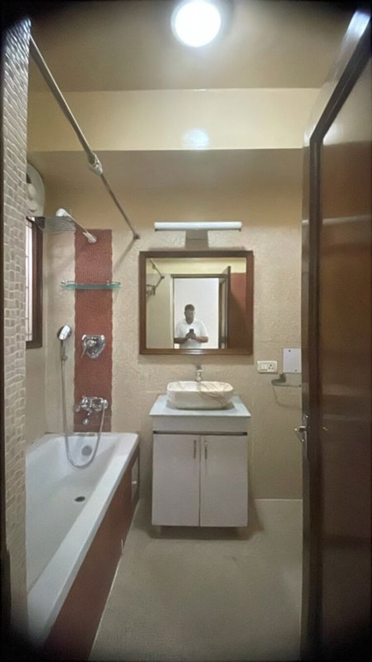 Bathroom, gulmohar park 3 Bedroom 4500 Sq.Ft. Independent House In Gulmohar Park Delhi 10724662