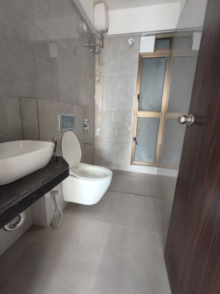 Bathroom, raymond-ten-x-habitat 2 Bedroom 635 Sq.Ft. Apartment In Pokhran Road No Two Thane 10724693