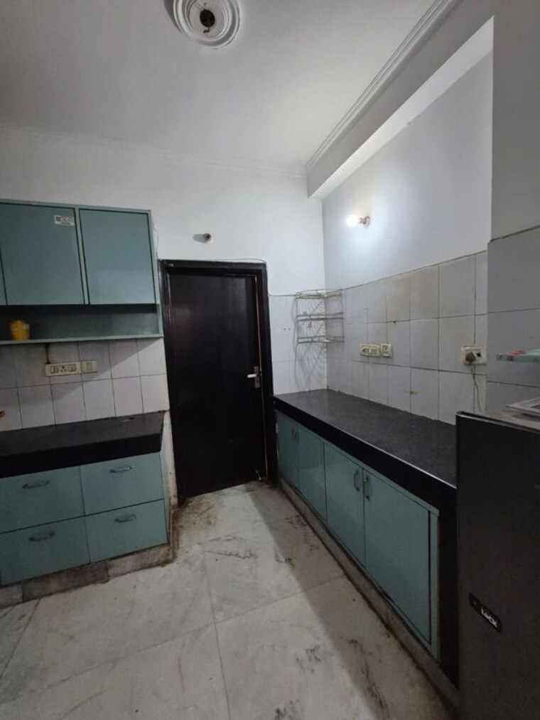 Kitchen, freedom fighters enclave 3 Bedroom 500 Sq.Ft. Apartment In Freedom Fighters Enclave Delhi 10724707