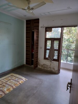 Room in 2 BHK Apartment at Sector 13 Dwarka – for Rent