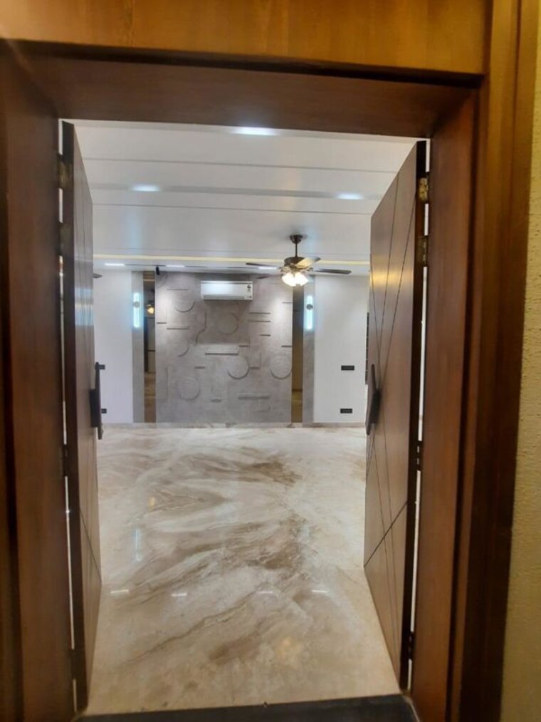 Room, mayfield garden 4 Bedroom 500 Sq.Yd. Builder Floor In Mayfield Garden Gurgaon 10724728