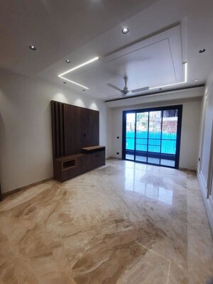 Room in 4 BHK Builder Floor at Mayfield Garden – for Sale