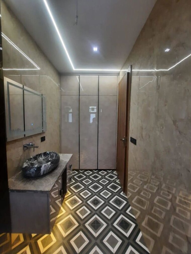 Attached Bathroom, mayfield garden 4 Bedroom 500 Sq.Yd. Builder Floor In Mayfield Garden Gurgaon 10724728