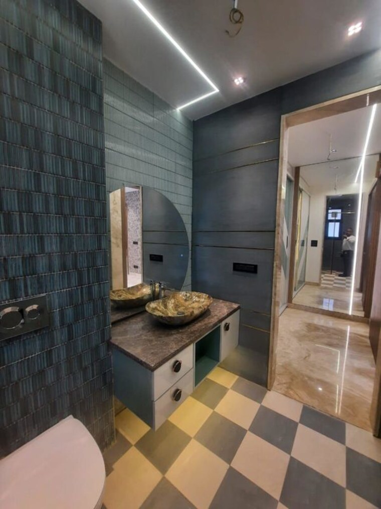 Attached Bathroom, mayfield garden 4 Bedroom 500 Sq.Yd. Builder Floor In Mayfield Garden Gurgaon 10724728