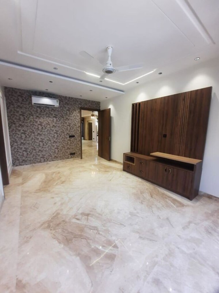Room, mayfield garden 4 Bedroom 500 Sq.Yd. Builder Floor In Mayfield Garden Gurgaon 10724728