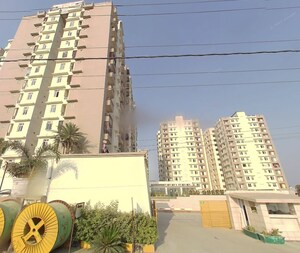  Apartment For Sale in Naubasta Kala