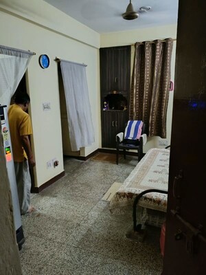 Room in 1 RK Apartment at Mahadev Apartments Noida, Sector 73 – for Rent
