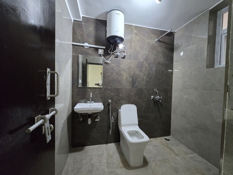 Bathroom, vasant kunj 3 Bedroom 2000 Sq.Ft. Builder Floor In Vasant Kunj Delhi 10724827