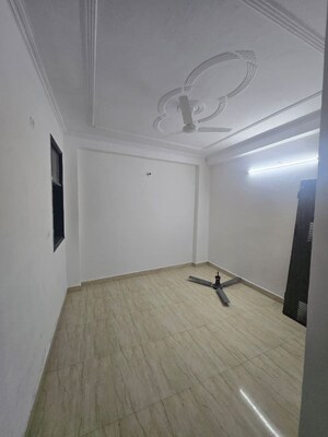 Room in 2 BHK Apartment at Green Home, Sector 73 – for Sale