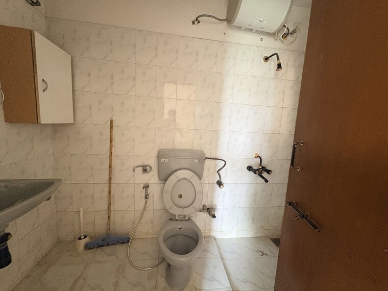 Bathroom, kolte-maestros 2 Bedroom 980 Sq.Ft. Apartment In Wanowrie Pune 10724850