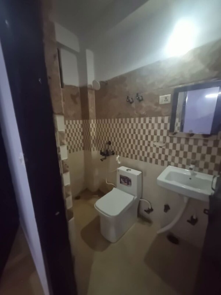 Bathroom, alana-apartments 1 Bedroom 550 Sq.Ft. Apartment In Sector 73 Noida 10724854