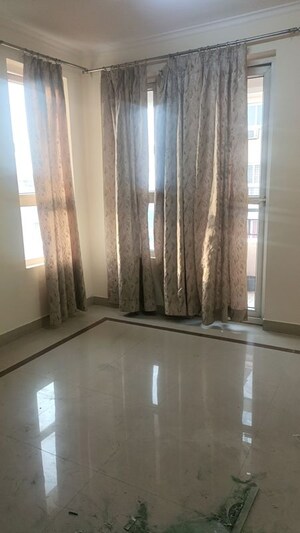 Building Lobby in 3 BHK Apartment at Orchid Petals, Sector 49 – for Rent
