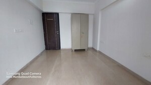 Room in 3 BHK Apartment at Ankur Rajdoot, Khar West – for Sale