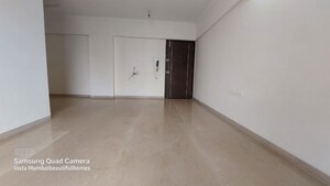 Room in 3 BHK Apartment at Ankur Rajdoot, Khar West – for Sale