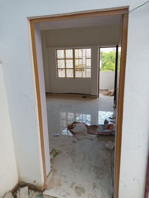 Room in 3 BHK Apartment at Hari Nagar Colony – for Rent