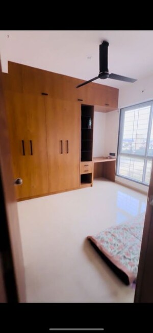 Room in 3 BHK Apartment at Vinayak Eastern River Residency, Pimple Saudagar – for Rent